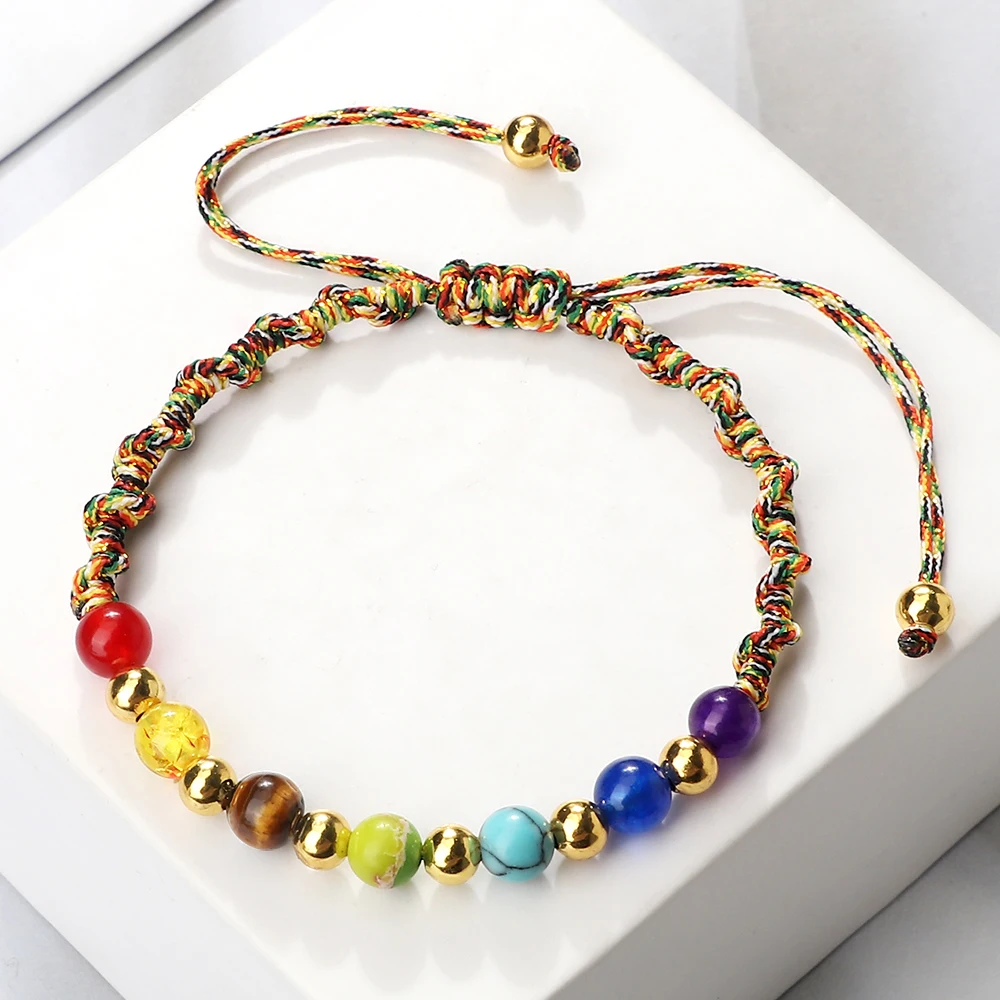 7 Chakra Armband – Geflochtenes Naturstein-Armband mit goldfarbenen Perlen – Bild 2