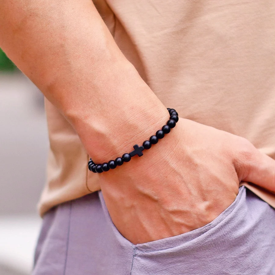 Minimalistisches 6mm Onyx Kreuz Armband – Unisex Naturstein Howlith & Matte Perlen – Bild 2