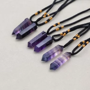 Natürlicher Fluorit-Anhänger | Handgeschliffenes Quarzkristall-Pendant in Tropfenform