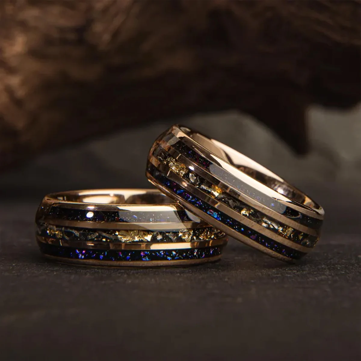 Herrenring aus Wolframkarbid mit 18K Vergoldung & Amethyst-Optik – Bild 2