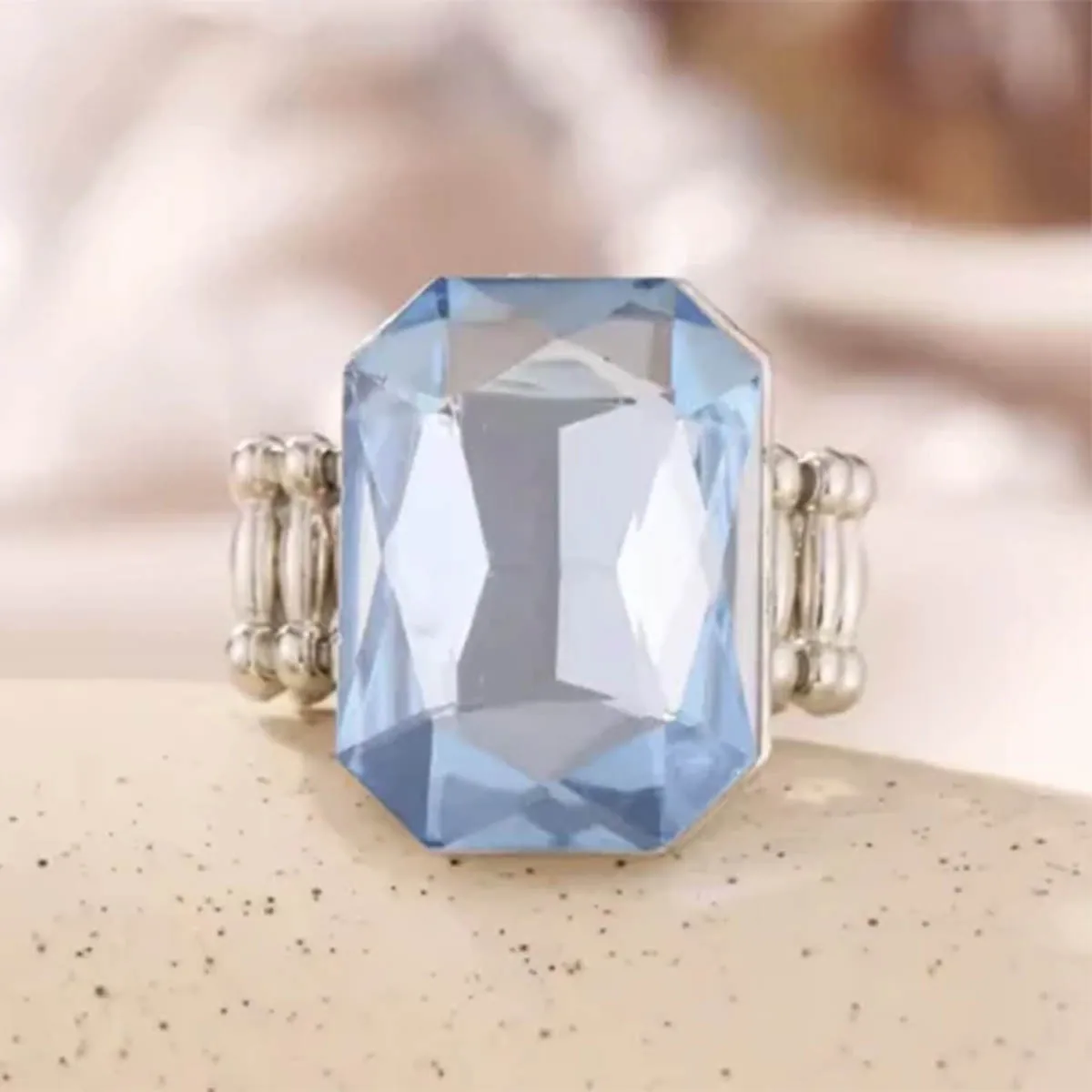 LUBOV Big Resin Stone Ring – Bild 8