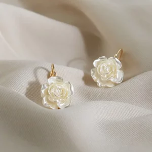 Flower Dangle Earrings – Französische Eleganz