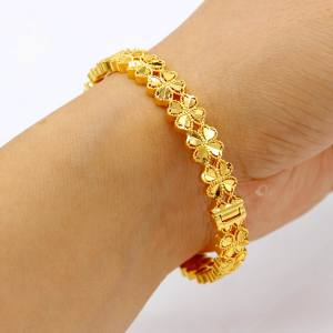 Golden Heart Clover Flower Armreif